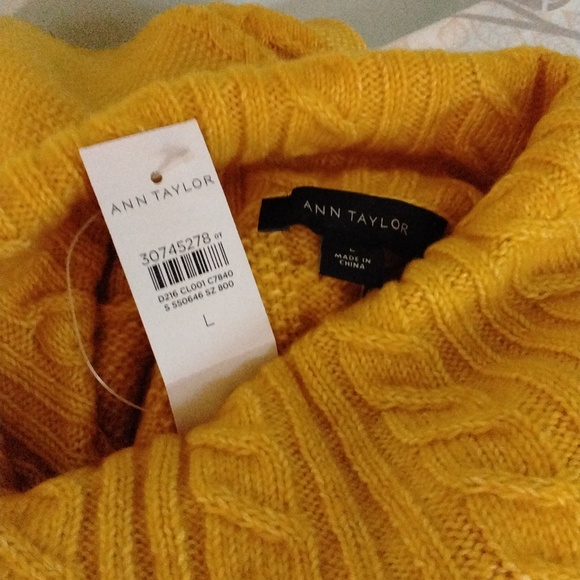 Women's NWT Ann Taylor golden yellow Chunky cable knit midi sweater dress size L - Picture 4 of 4